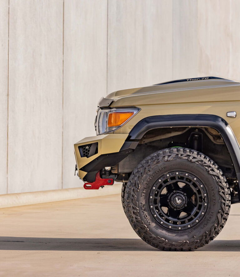 BBR019-Raid-Series-No-Loop-bumper-bullbar-to-suit-70-Series-Toyota-Landcruiser-4