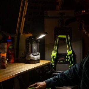 Rechargeable-LED-Dual-Spot-and-Area-Light-2